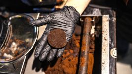 Odpady kawowe przydadzą się do produkcji trwałego betonu. Fot. Getty Images