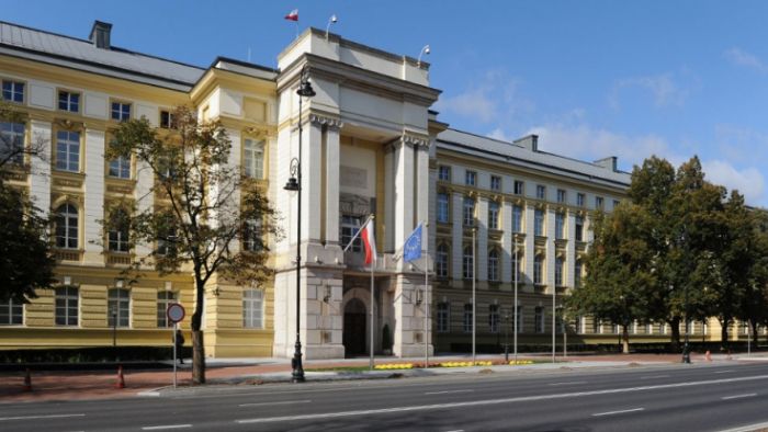 Od 2 maja do końca roku flagi państwowe zawisną na budynkach