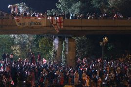 W Gruzji zaostrzają się starcia między protestującymi i policją, fot. Davit Kachkachishvili/Anadolu via Getty Images
