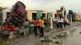 Latające samochody, walące się domy. 13 ofiar niszczycielskiego tornada w Meksyku