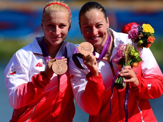 Karolina Naja i Beata Mikołajczyk na olimpijskim podium (fot. Getty Images)