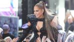 Jennifer Lopez  to znana aktorka, piosenkarka, tancerka, projektantka mody, producentka i businesswoman. W każdej z tych dziedzin sprawdza się rewelacyjnie. Zdjęcie wykonano podczas jednego z jej koncertów w 2019 roku. Zostańmy jednak przy aktorstwie (fot PAP)