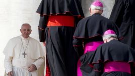 Biskupi otwierają się na gejów i komunię dla rozwodników