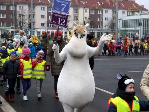w-koszalinie-wiosne-powita-kolorowy-korowod-dzieci-przebranych-za-ulubione-postacie-z-bajek