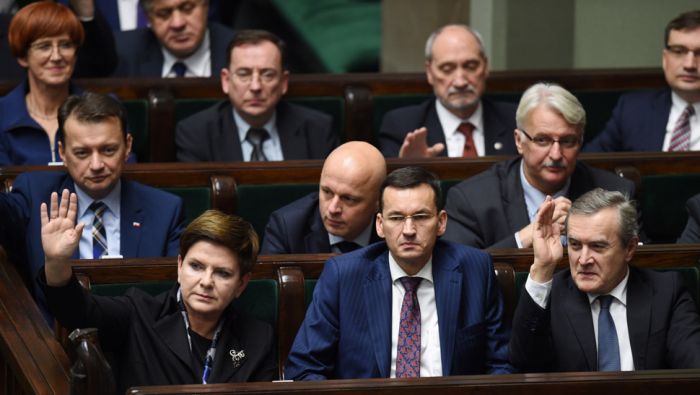 Znalezione obrazy dla zapytania rząd szydło