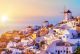 O Santorini mówi się, że jest najpiękniejszą z greckich wysp. Każdego roku odwiedzają ją tłumy zakochanych (fot. shutterstock)