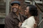 W kategorii najlepszy film znalazły się m.in. dwa obrazy aktorów – „Fences” Denzela Washingtona o afroamerykańskiej rodzinie dorastającej w realiach USA lat 50.... (fot. mat. pras.)