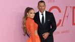 Po wielu trudnych chwilach w życiu prywatnym Jennifer Lopez w końcu spotkała miłość swojego życia. Baseballista Alex Rodriguez postanowił się oświadczyć – usłyszał „tak!” (fot. PAP)