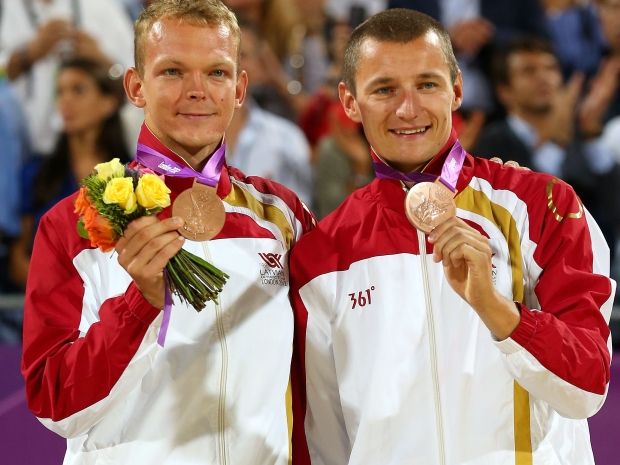 Martins Plavins i Janis Smedins cieszyli się w Londynie z brązowych medali (fot. Getty Images)