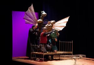 teatr-animacji-z-poznania-w-spektaklu-smoki-fot-jozefina-matusiak