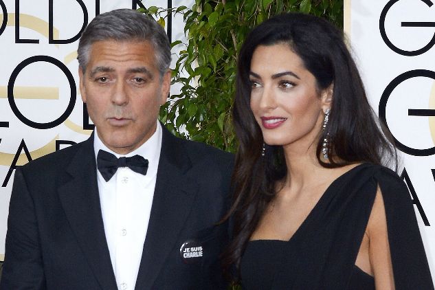 ...czy – w jak zwykle dobrym humorze – George'a Clooney'a wraz z żoną Amal Clooney (fot. PAP/EPA)