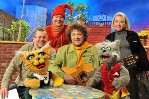andrzej-m-grabowski-nad-ruda-z-prawej-maria-albin--autorka-scenografii-do-programu-fot-tvp