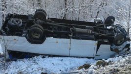 Wypadek na Śląsku. Autobus wpadł do rowu, 11 osób rannych