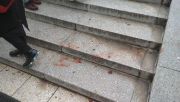 Biolog Wiktar Fianczuk został zatrzymany, bo szedł z historyczną flagą Białorusi. (Zdj. Nasza Niwa)