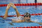 Michael Phelps cieszy się ze zwycięstwa (fot. PAP)