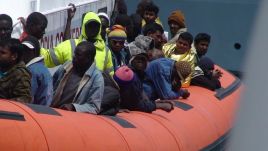 Rekordowa fala imigrantów na włoskim wybrzeżu. Władze alarmują: sytuacja jest krytyczna
