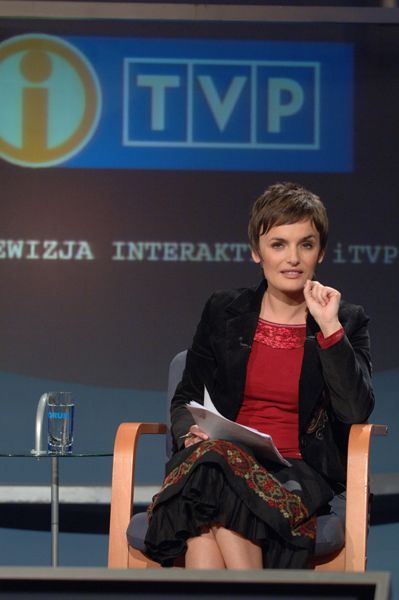 Dorota Gawryluk zaprasza widzów „Forum” na pierwszą internetową transmisję tego programu (2005) fot. I. Sobieszczuk