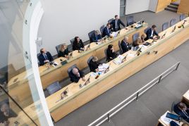 Sejm zagłosuje nad trzema poprawkami do konstytucji, fot. BNS/Paulius Peleckis