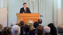 Prezydent Andrzej Duda podczas wystąpienia w Norweskim Instytucie Noblowskim w Oslo (fot. PAP/Paweł Supernak)