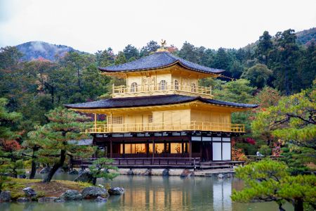 Japonia, nazywana Krajem Kwitnącej Wiśni, malowniczymi ogrodami przyciąga turystów z całego świata (fot. shutterstock)