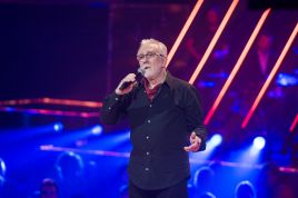 Mieczysław Pernach śpiewa w „The Voice Senior".  Foto: TVP/Jan Bogacz