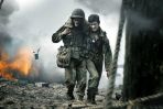 ...i wojenny dramat „Przełęcz ocalonych” Mela Gibsona, o amerykańskim sanitariuszu, który odmawia zabijania z powodów moralnych (fot. mat. pras.)