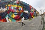Z okazji igrzysk brazylijski artysta Eduardo Kobra przygotował ogromne, wielkopowierzchniowe murale, które przedstawiają podobizny reprezentantów pięciu kontynentów - rdzennych mieszkańców poszczególnych regionów świata (fot. PAP)