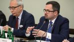 Przewodniczący komisji Marcin Horała (P) (fot. PAP/Tomasz Gzell)