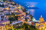 Włochy mogą pochwalić się zachwycającymi wybrzeżami, ale to  Amalfi uchodzi wśród nich za najpiękniejsze (fot. shutterstock)