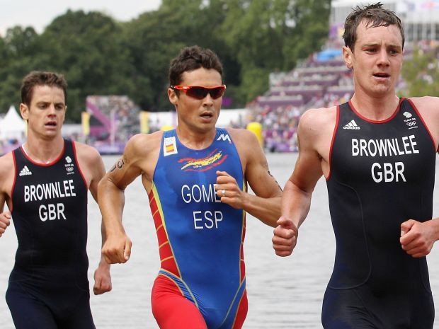 Bracia Brownlee i Javier Gomez podzielili się medalami w triathlonie (fot. Getty Images)