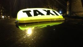 Próbowano poderżnąć gardło taksówkarzowi. Zatrzymano dwie osoby