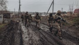 Ukrainian soldiers close to the frontline in Bakhmut, Ukraine. Photo: Diego Herrera Carcedo/Anadolu Agency/Getty Images.