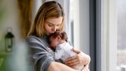 26 maja warto pamiętać o kobietach, które właśnie rozpoczęły przygodę z macierzyństwem. W tym dniu możemy podarować im wyjątkowy prezent. Fot. Leszek Glasner/Shutterstock