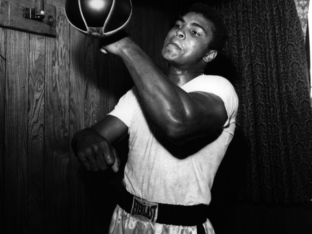 Muhammad Ali zdobył złoty medal na igrzyskach w Rzymie (fot. Getty Images)