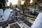 Uszkodzone groby polskich żołnierzy na Nowej Rossie