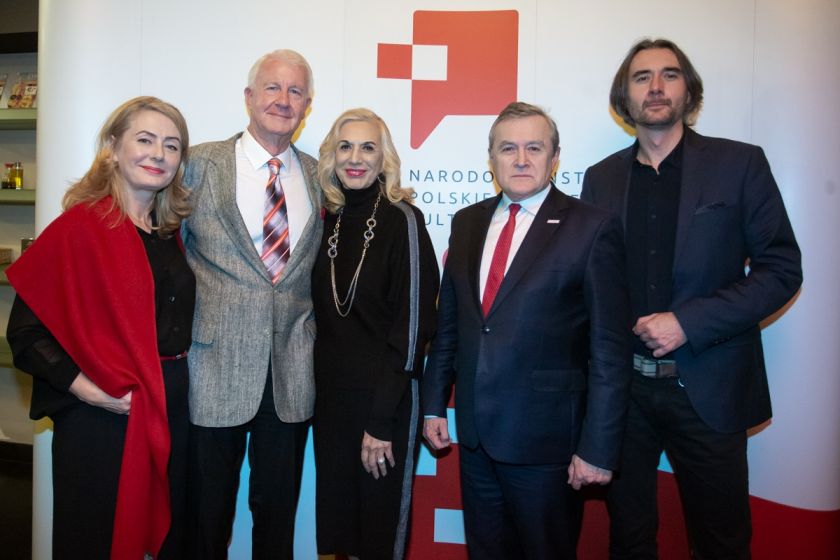 <b>Premiera filmu „Wieczny ogień” - na zdjęciu od lewej Agnieszka Kasprzak, Andrew Norblin z żoną, Minister Kultury Profesor Piotr Gliński i reżyser Piotr Janowczyk - fot. Darek Golik</b>