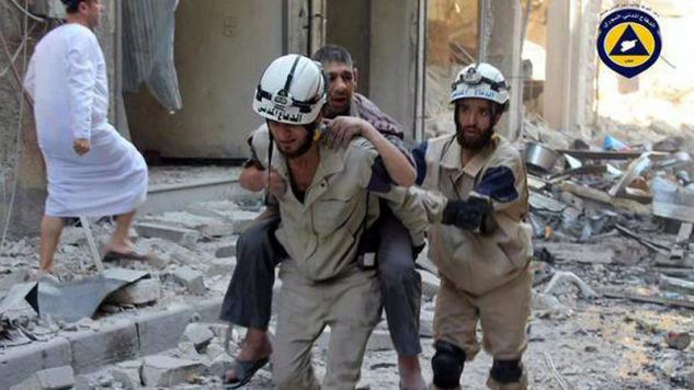 Syryjska armia od 22 września przy militarnym wsparciu Rosji bombarduje kontrolowane przez rebeliantów dzielnice Aleppo (fot. PAP/EPA/SYRIA CIVIL DEFENCE / HANDOUT)