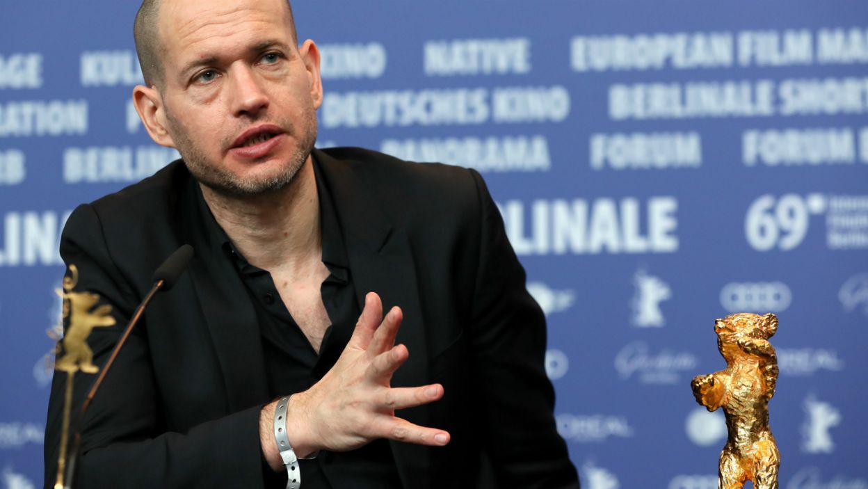 Nadav Lapid ze Złotym Niedźwiedziem (fot. EPA/HAYOUNG JEON)