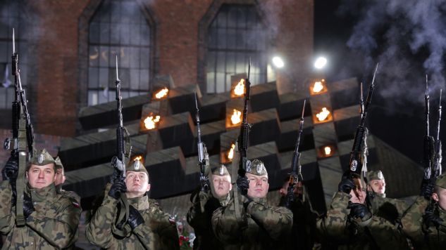 Informację o odznaczeniu przekazał w TVP Info minister Antoni Macierewicz (fot. PAP/Dominik Gajda)