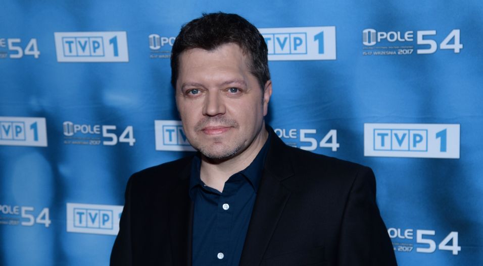 Krzysztof Kiljański w koncercie Premiery zaśpiewa piosenkę „W drodze” (fot. Jan Bogacz/TVP)