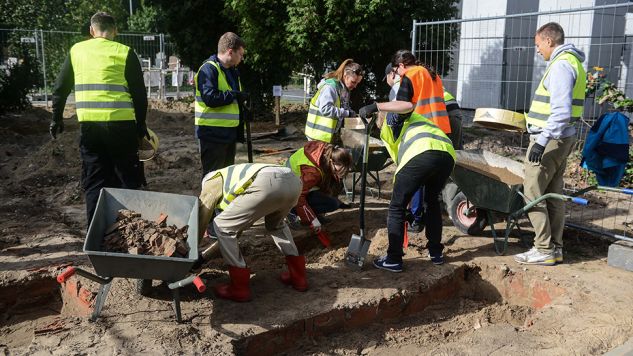 Podczas porzednich etapów poszukiwań odnaleziono ok. 200 szkieletów (fot. arch.PAP/Jakub Kamiński)