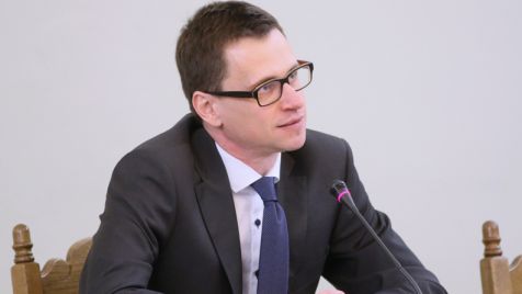 Były rzecznik Komisji Nadzoru Finansowego Łukasz Dajnowicz przed komisją śledczą ds. Amber Gold (fot. PAP/Leszek Szymański)