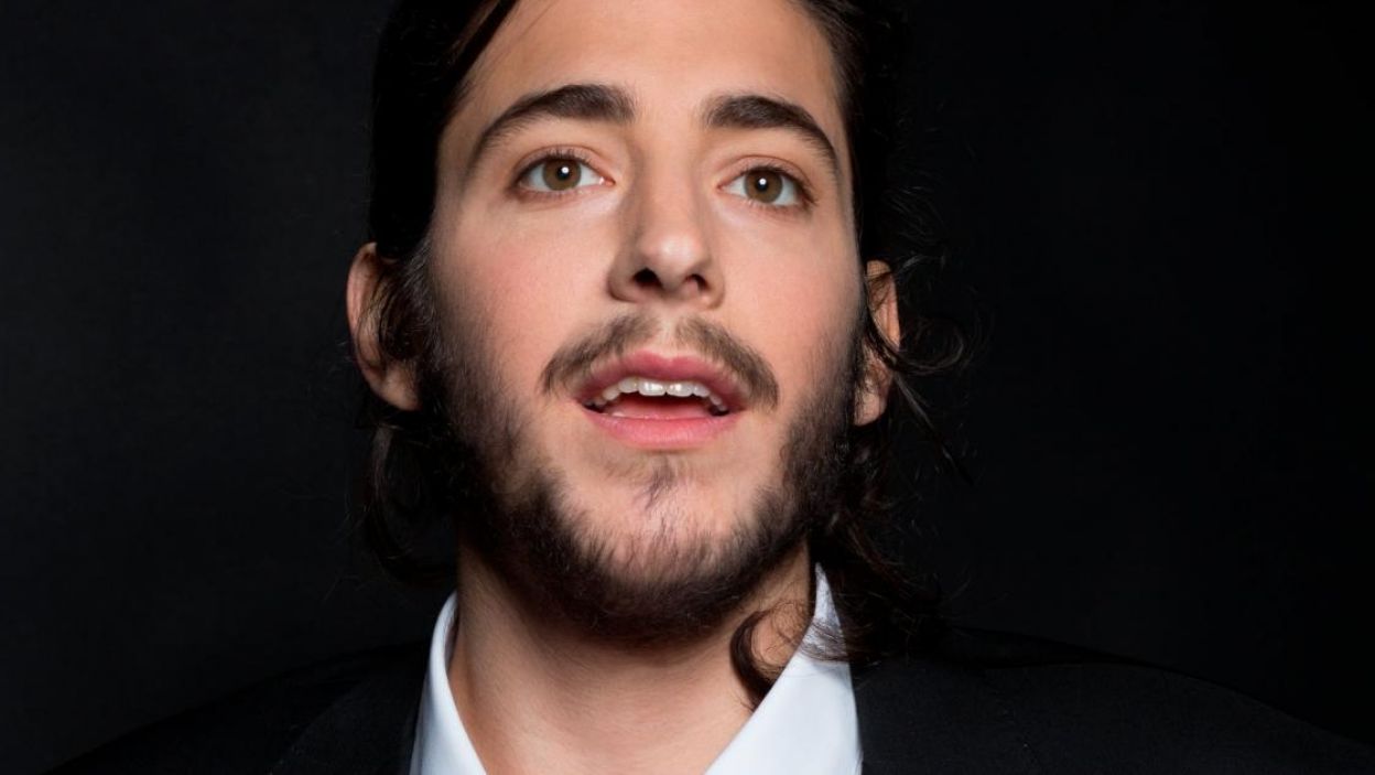 Salvador Sobral, Portugalia, studiował psychologię, ale pasja do muzyki zawiodła go na scenę. Zaśpiewa piosenkę „Amar Pelos Dois” (fot. Eurovision.tv)