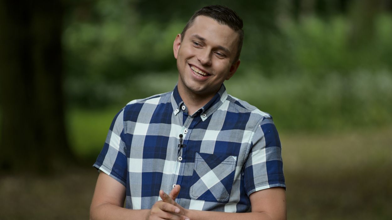 Krzysztof chciał dowiedzieć się o swoich kandydatkach czegoś więcej. Jego gra polegała na pytaniach i wyzwaniach... (fot. TVP)