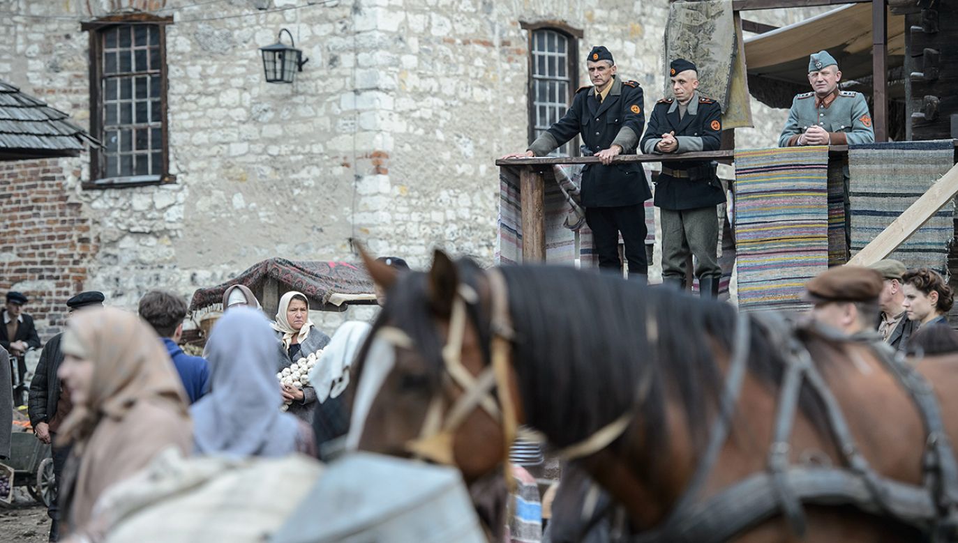 Plan zdjęciowy filmu fabularnego „Wołyń” w reżyserii Wojciecha Smarzowskiego, 15.10.2014 r. (fot. arch. PAP/Wojciech Pacewicz)