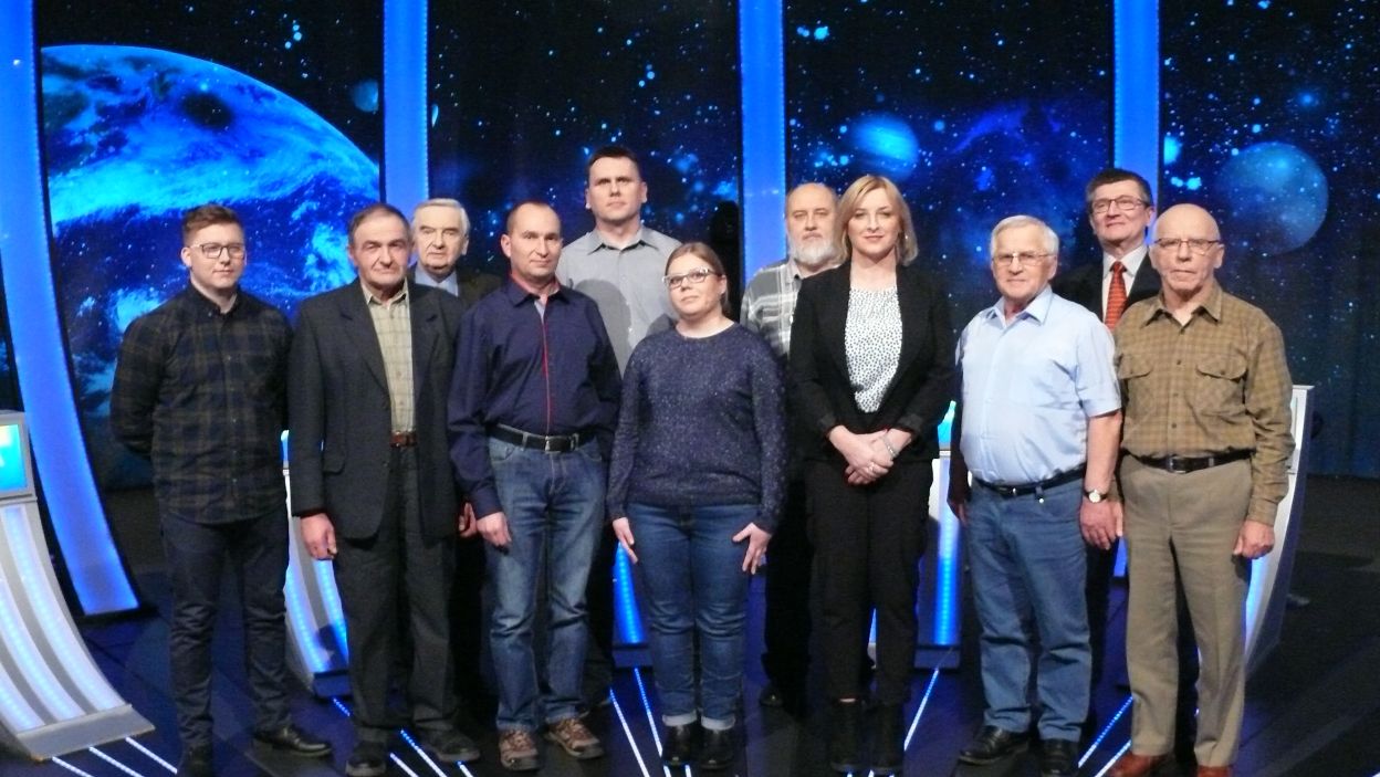 Wszyscy zawodnicy 16 odcinka 110 edycji podczas pamiątkowej fotografii