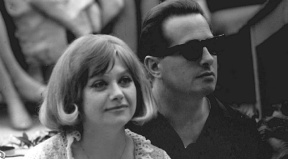 Opole '65: Lucjan Kydryński już za chwilę będzie prowadził koncert, teraz jeszcze na próbach z Krystyną Sienkiewicz (fot. PAP)