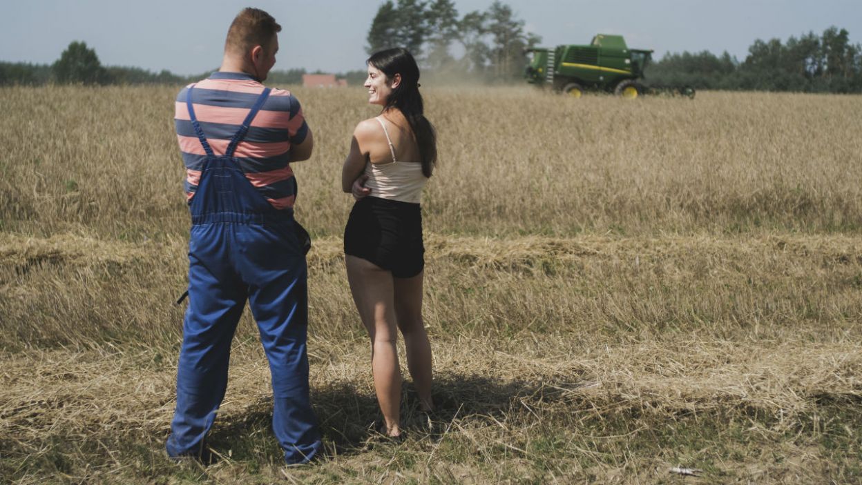 – Teraz jestem w stanie wszystko obiecać – kokietuje rolnik. Co na to Paulina? (fot. TVP)
