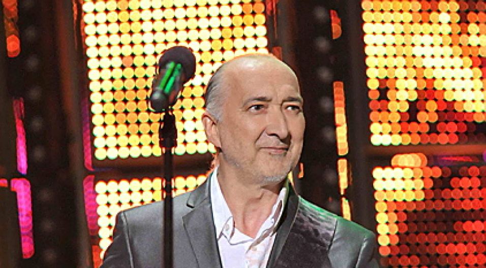 Marek Jackowski powórcił na deski opolskiego amfiteatru w towarzystiwe The Goodboys. Fot. TVP