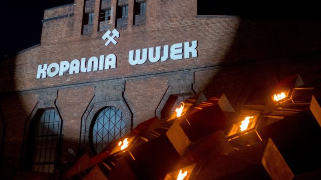 Dziewięciu górników zostało zastrzelonych w czasie pacyfikacji strajku w kopalni „Wujek” (fot. PAP/ Andrzej Grygiel